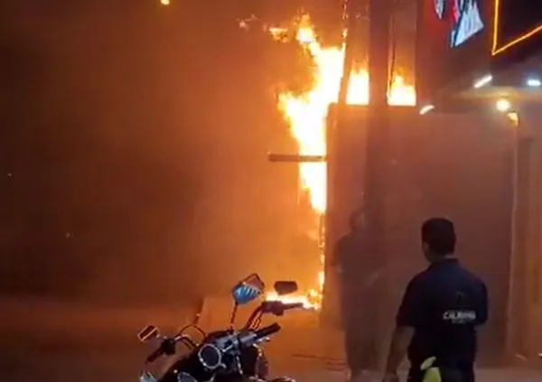 ▲▼墨西哥酒吧遭縱火釀11死。（圖／翻攝自推特）