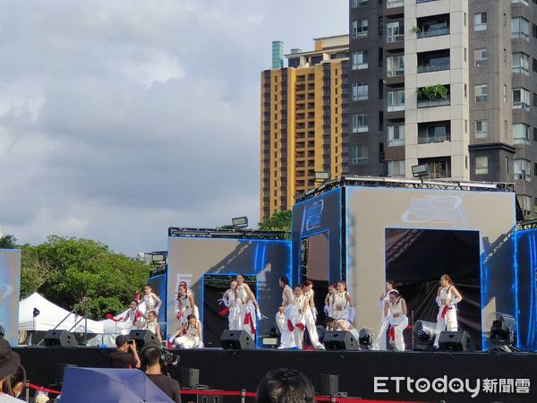 ▲▼台中警方舉辦反毒反詐欺全國街舞比賽，46組決選隊伍馬拉松式連跳7小時，吸引上萬人到場欣賞。（圖／台中警方提供，下同）