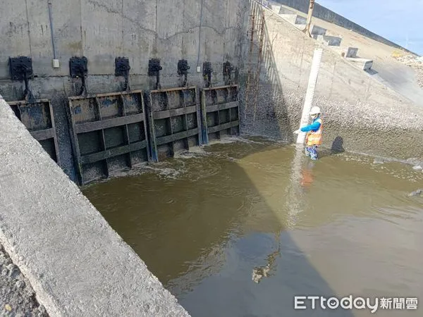 ▲福興39號水門功能巡檢。（圖／記者蔡佩旻翻攝）