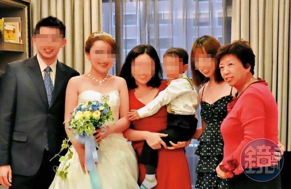 黃女（左2）控訴與前夫（左1）結婚後，飽受夫家霸凌，丈夫的阿姨、中國砂輪公司前董事長林陳滿麗（右1）也插手干涉她的婚姻。（讀者提供）