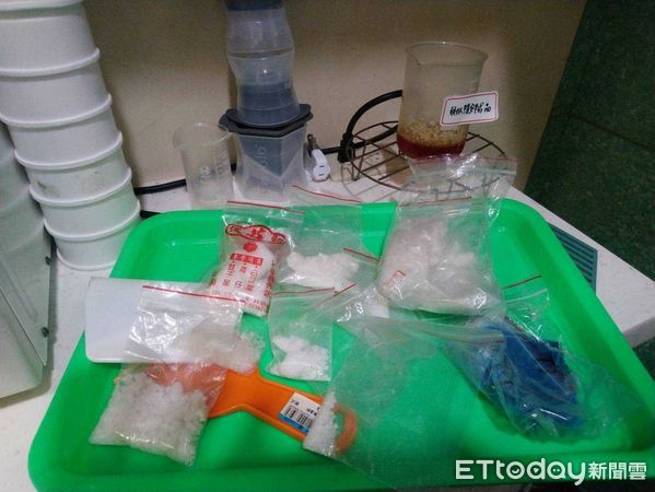 ▲▼製毒集團在竹北高級別墅開設企業化製毒工廠。（圖／黃哲民翻攝）。