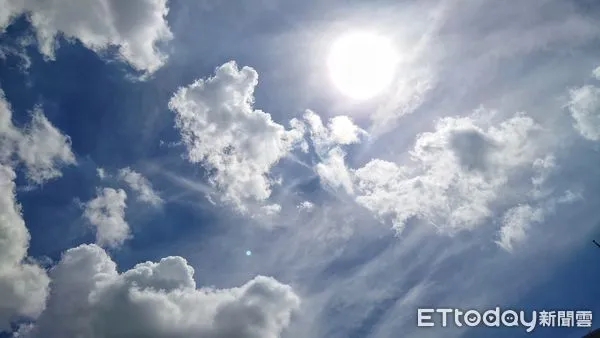 ▲▼天氣 豔陽 藍天白雲 炎熱。（圖／記者屠惠剛攝）