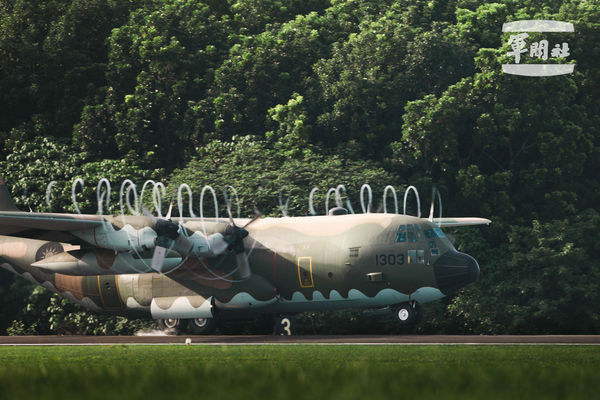 ▼C-130運輸機進行戰備轉場演練。（圖／軍聞社提供）