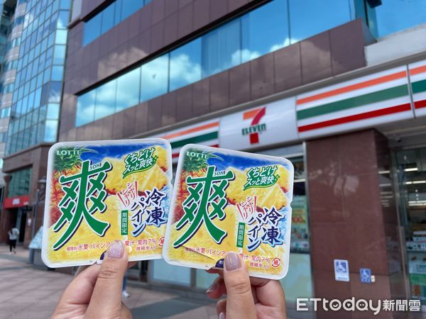 ▲▼ 7-11獨家販售季節限定「LOTTE爽冰淇淋－冷凍鳳梨」。（圖／記者周姈姈攝）