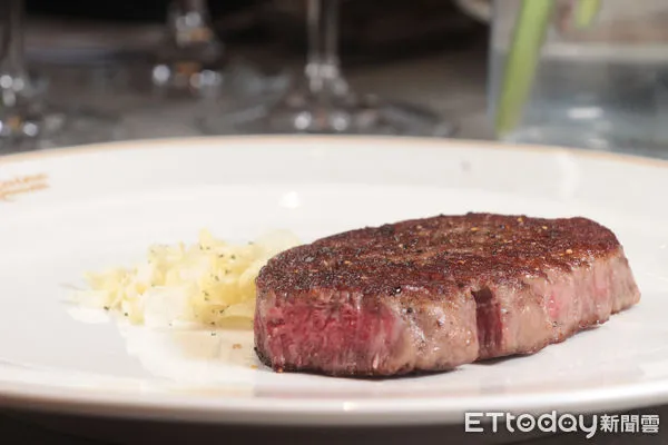 ▲米其林主廚擔任顧問！台北喜來登安東廳推10道新菜　吃得到A5和牛。（圖／記者黃士原攝）