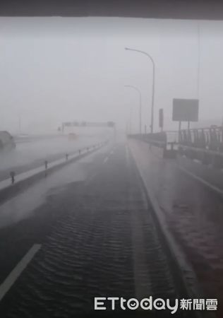 ▲2015年蘇迪勒颱風侵台時，華江橋上的景象。（圖／黃先生提供）