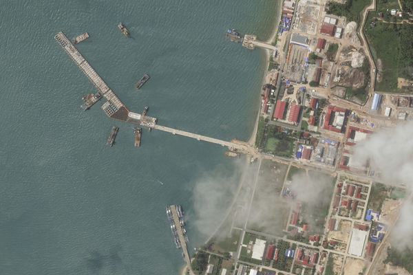 ▲▼  Planet Labs PBC衛星影像顯示，2023年6月23日柬埔寨雲壤海軍基地（Ream Naval Base）建造的新碼頭。（圖／CFP）