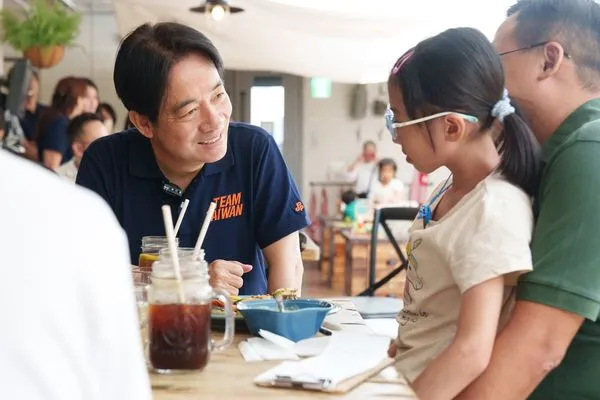 ▲▼民進黨總統參選人賴清德近日到農人餐桌親子餐廳。（圖／翻攝自Facebook／賴清德）