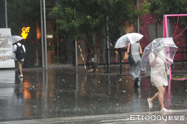 ▲▼天氣,下雨,豪大雨,暴雨,颱風。（圖／記者周宸亘攝）