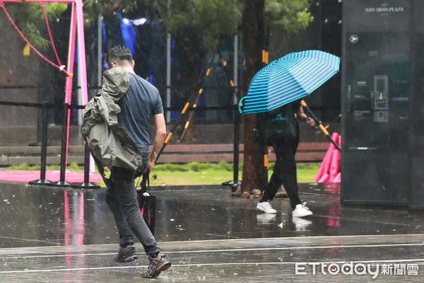 ▲▼天氣,下雨,豪大雨,暴雨,颱風。（圖／記者周宸亘攝）