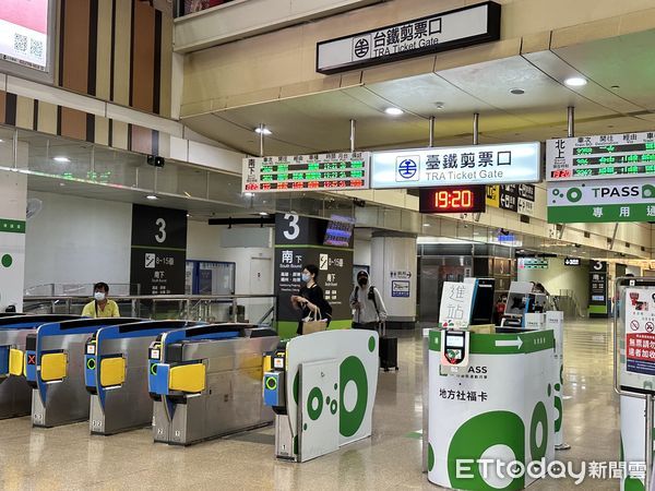 ▲台鐵,台鐵車站, 新左營車站,剪票口 。（圖／記者許宥孺攝）