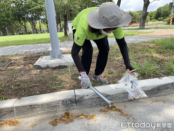 ▲▼  嘉義縣環教志工變身環境衛生檢查員 登革熱、菸蒂OUT！  。（圖／嘉義縣政府提供）