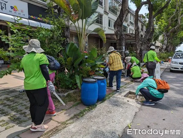 ▲▼  嘉義縣環教志工變身環境衛生檢查員 登革熱、菸蒂OUT！  。（圖／嘉義縣政府提供）