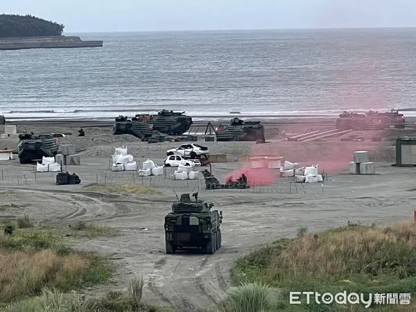▲▼國軍27日漢光演習，第三作戰區在八里海灘執行「聯合反登陸作戰操演」。（圖／記者蘇晏男攝）