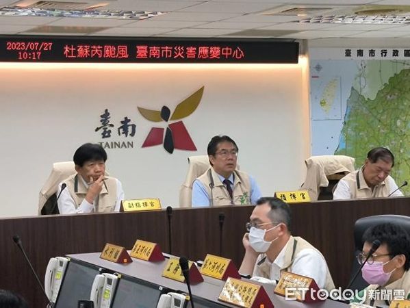 ▲台南市長黃偉哲主持杜蘇芮颱風災害應變中心工作會報，了解未來颱風走向及各單位防颱整備情形。（圖／記者林悅翻攝，下同）