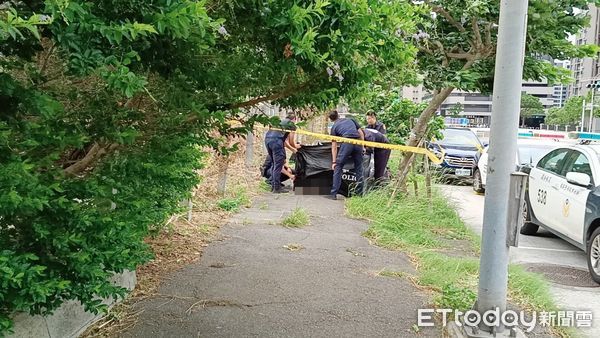 ▲▼    淡水男子被發現陳屍街頭         。（圖／記者戴上容翻攝）