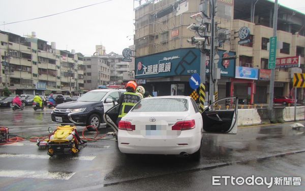 ▲▼      台中自撞車禍，駕駛慘死       。（圖／記者鄧木卿翻攝）