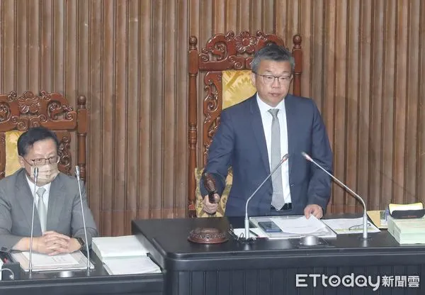 ▲▼立法院院會 性別平等教育法三讀 敲槌 蔡其昌。（圖／記者屠惠剛攝）