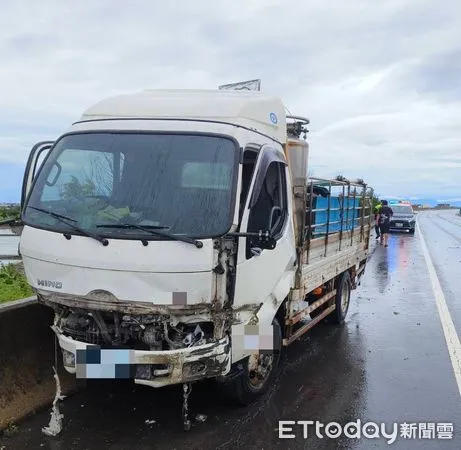 ▲受到杜蘇芮颱風影響，北港、水林及口湖鄉沿海地區起風，零星有路樹倒塌及電線掉落的災情發生。（圖／記者蔡佩旻翻攝）