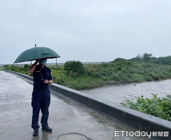 ▲受到杜蘇芮颱風影響，北港、水林及口湖鄉沿海地區起風，零星有路樹倒塌及電線掉落的災情發生。（圖／記者蔡佩旻翻攝）