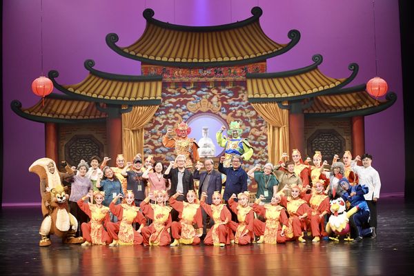 ▲▼紙風車劇團《順風耳的新香爐》將在台北城市舞台40周年開幕慶系列活動首檔演出。（圖／紙風車劇團提供）