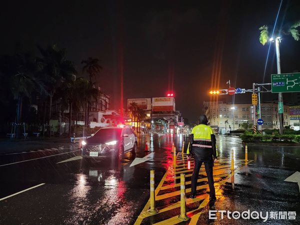 ▲中颱杜蘇芮風力強悍！計造成台南市路樹、廣告招牌，逾千件災損，市長黃偉哲要求工務局，水利局及轄管區公所等所屬單位，盡速在最短時間處理妥善。（圖／記者林悅翻攝，下同）