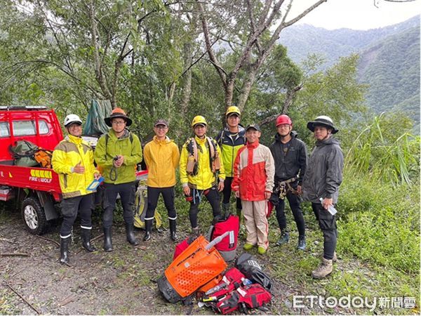 ▲▼杜蘇芮颱風 2 名登山客受困南橫栗松溫泉 3 天 28 日傍晚終於平安獲救。（圖／記者楊漢聲）