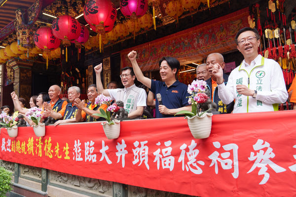 ▲▼賴清德前往「大井頭福德祠」參香祈福。（圖／賴清德競選辦公室提供）