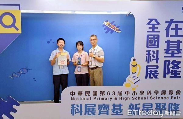 ▲▼   第63屆中小學科展 嘉市獲全國第二名殊榮北興國中師生助聽障人士科展成果開創道路安全新里程  。（圖／嘉義市政府提供）