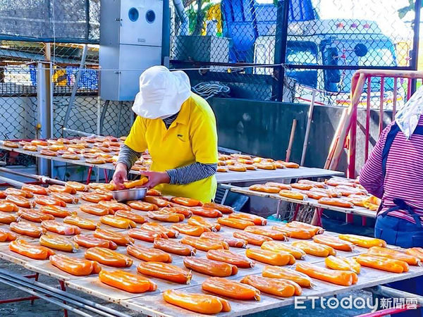 ▲▼高雄水產業者將野生烏魚子入月餅餡。（圖／記者許宥孺翻攝）