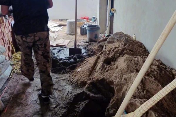 ▲▼女子13年前買屋後一直空著，如今卻被別人裝潢。（圖／翻攝自微博／澎湃新聞）