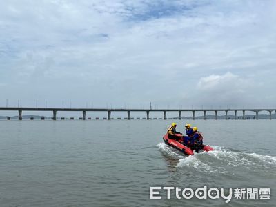 8旬翁金門大橋落海5天！警消派遣7車3船　全村動員搜救中