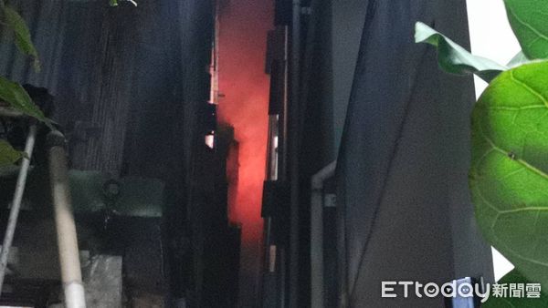 ▲▼台北市中山區南京東路一段巷內民宅火警。（圖／記者黃彥傑攝）