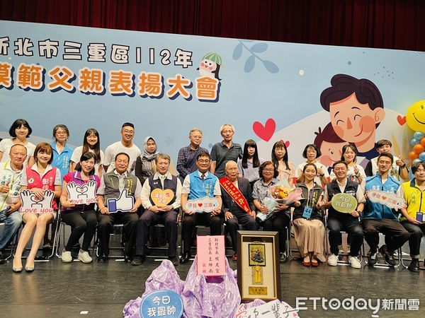 ▲▼ 三重區44位模範父親獲表揚。（圖／記者戴上容翻攝）