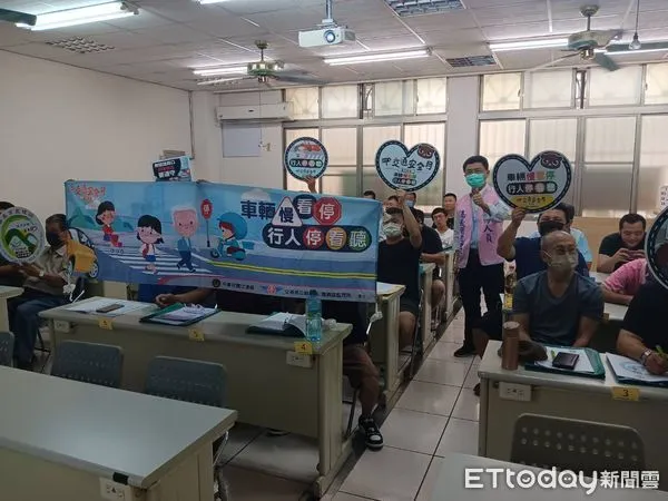 ▲▼ 嘉義市監理站辦理路口停讓教育宣導活動   。（圖／嘉義區監理所提供）