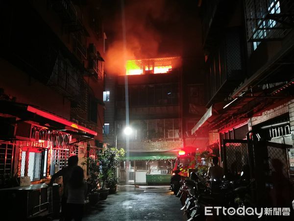 ▲▼台北市文山區興德路，凌晨1時許發生火警意外。（圖／記者黃彥傑攝）