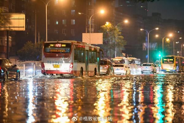 ▲▼受杜蘇芮殘餘環流影響，北京已達到暴雨量級。（圖／翻攝微博）