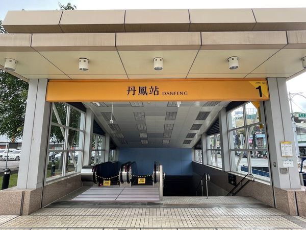 ▲▼台北捷運新蘆線丹鳳站1號出入口。（圖／台北市捷運工程局提供）