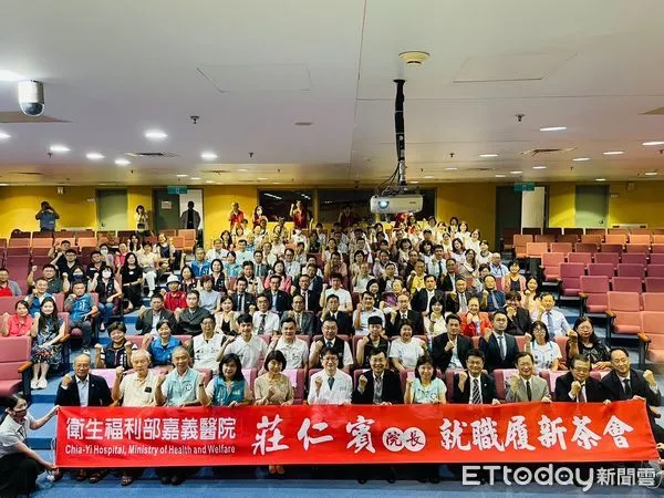 ▲▼  衛生福利部嘉義醫院新任院長莊仁賓就職履新 。（圖／嘉義醫院提供）