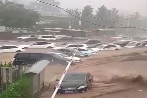 ▲▼北京門頭溝地區暴雨成災。（圖／翻攝自微博／胡錫進）