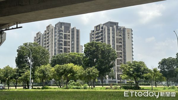 ▲▼嘉義,高鐵站,房價,科學園區,太保,嘉義科學園區,高鐵特區 關閉內容管理系統(58)(db:10.0.0.2)張雅雲,您好 修改email 修改密碼 登出首頁相片圖集區相片管理  2023-07-02： 全部來源 ： 圖說 like  搜尋新增 大量上傳照片請至備援編採： http://editor1.ettoday.net/1、可用的圖庫：路透、達志、美聯、newscom、Shutterstock、達志示意圖、視覺中國。2、嚴禁