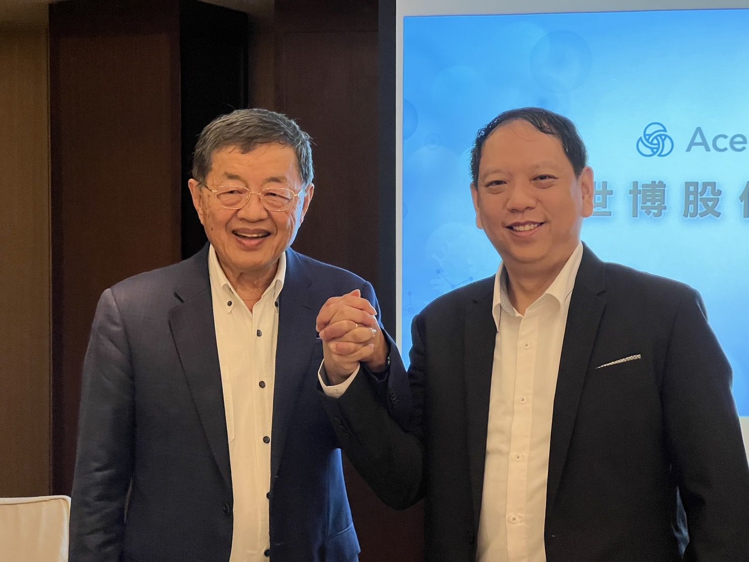 ▲▼圖左為育世博董事長楊育民，右為執行長蕭世嘉。（圖／記者高兆麟攝）