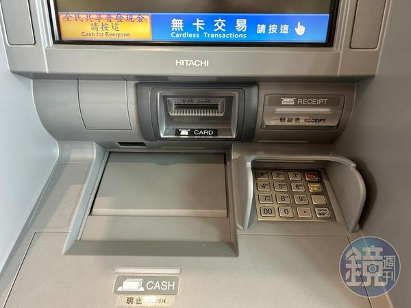 網友到大安區超商ATM領錢，發現上一個人的明細未取，餘額竟有2千多萬。（示意圖）