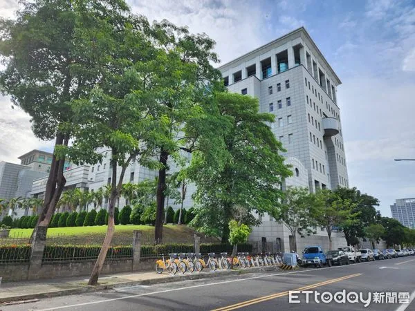 ▲台南市交通局1日於市政會專案報告表示，預計在2023年11月底完成YouBike 300站，提供更便利的公共自行車服務。（圖／記者林東良翻攝，下同）