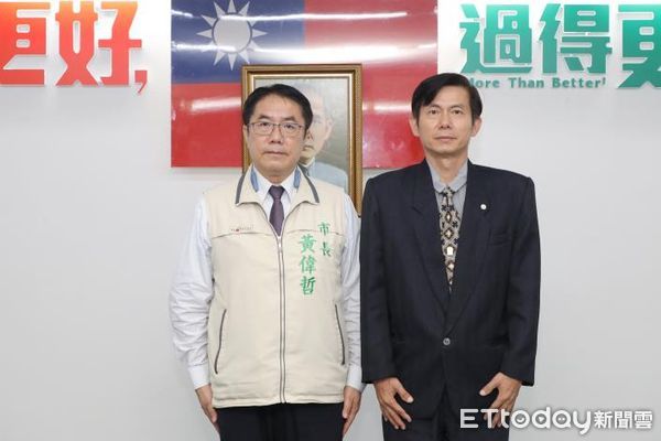 ▲台南市政府觀光旅遊局長由副局長林國華真除為局長，1日市政會議在市長黃偉哲監誓下，完成宣誓就職。（圖／記者林東良翻攝，下同）