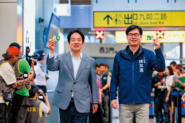 民進黨執政團隊推出照顧通勤族荷包的TPASS區域通勤月票。