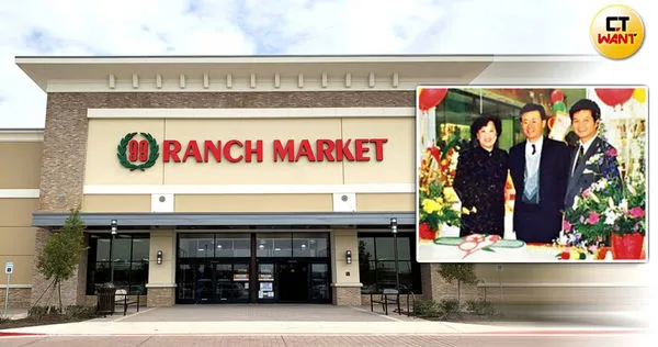 美國大華超市「99 Ranch」創辦人陳河源曾投資加拿大「大統華T&T」超市，圖為當年大統華創始店開幕時，陳河源（中）出席照片。（圖／翻攝自大華超市臉書、《勇敢，就能翻轉人生 大統華T&T的故事》）