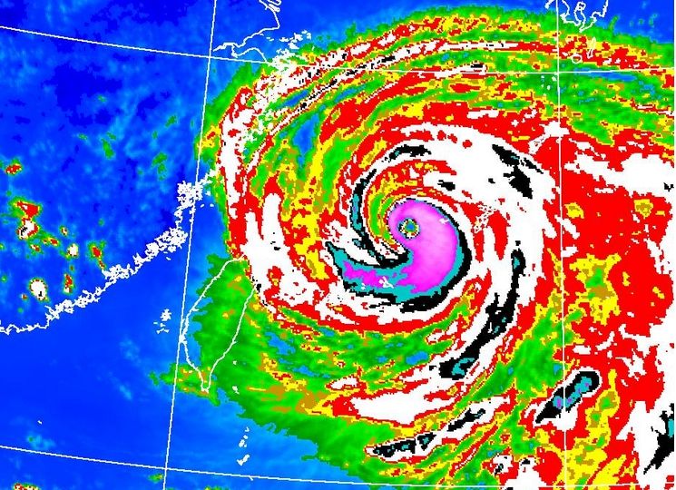 ▲▼衛星雲圖顯示卡努颱風下午的最新位置。（圖／氣象局） 