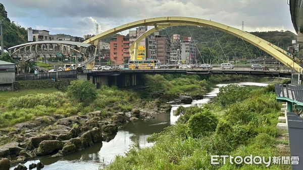 ▲卡努颱風逼近！注意基隆河水濁度 蔡適應關心各淨水場出水。（圖／記者郭世賢翻攝）