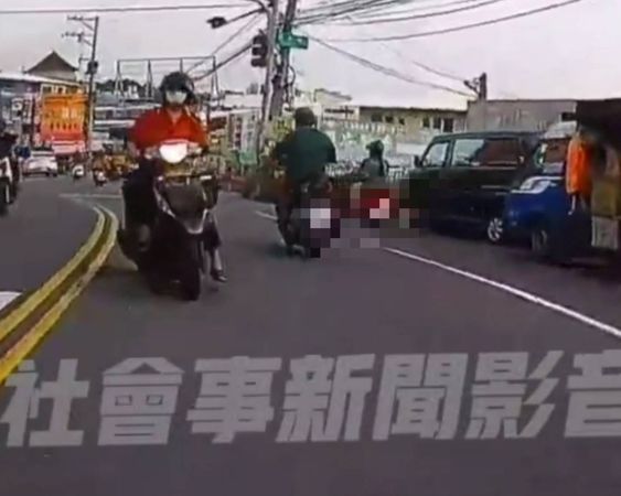 ▲彰化大埔路機車阿伯逆向跨越雙黃線，騎士飆罵。（圖／翻攝自社會事新聞影音）